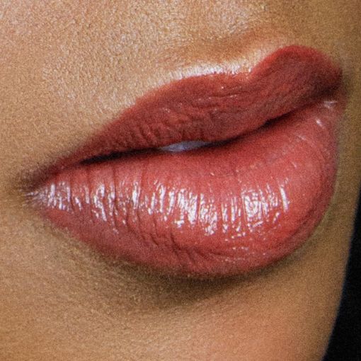 Super close up of Walking Dead actress Margot Bingham for SAPPHO natural lip makeup brand 